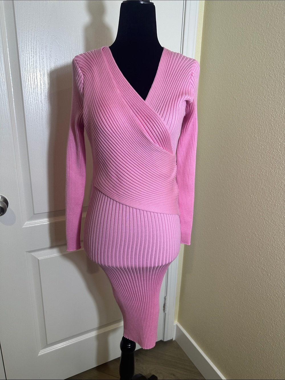 Pink Ribbed wrap Sweater dress. TAM WARE. Size Large